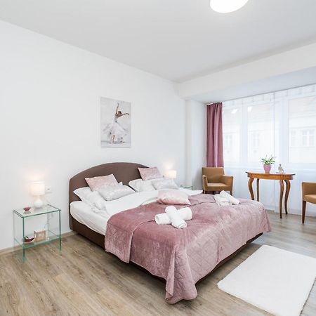Апартаменти Perla Hradce 202 Градець-Кралове Екстер'єр фото