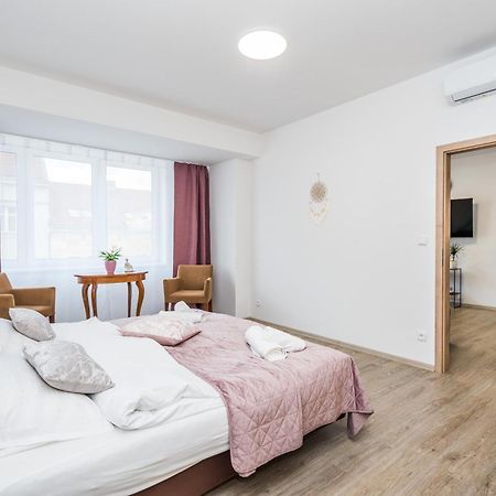 Апартаменти Perla Hradce 202 Градець-Кралове Екстер'єр фото