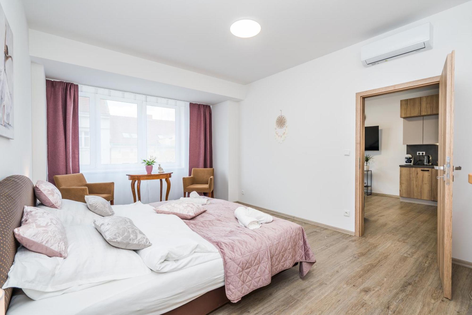 Апартаменти Perla Hradce 202 Градець-Кралове Екстер'єр фото